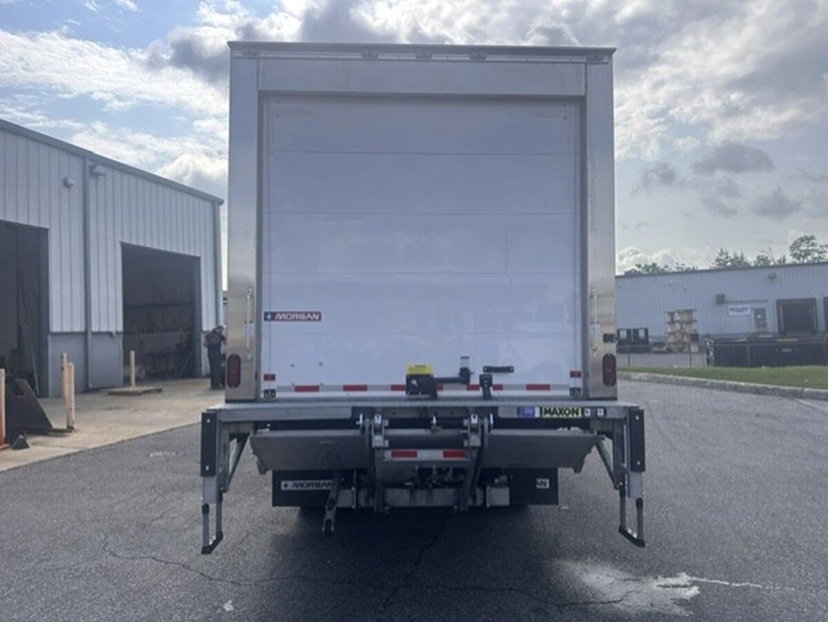 2025 Isuzu NRR in Harrisburg, PA — photo 4