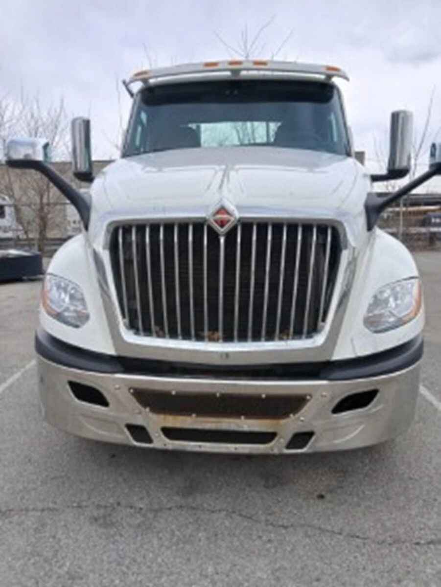 2020 International LT - image 1