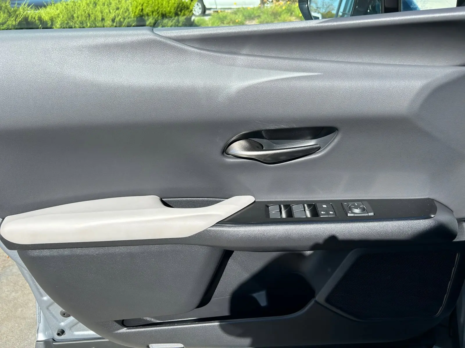 2023 Lexus UX 250h Premium photo 18