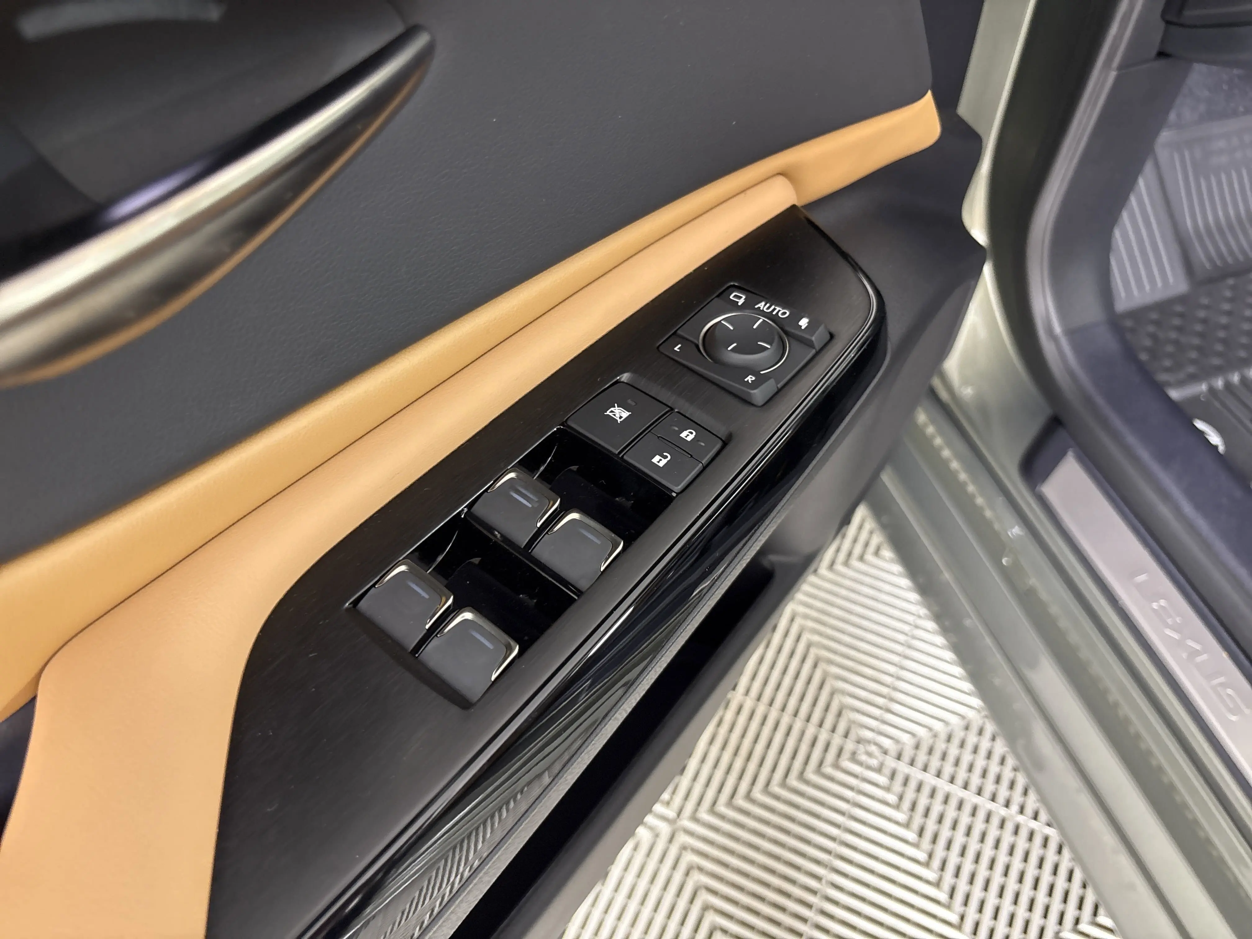 2025 Lexus ES 350 photo 3