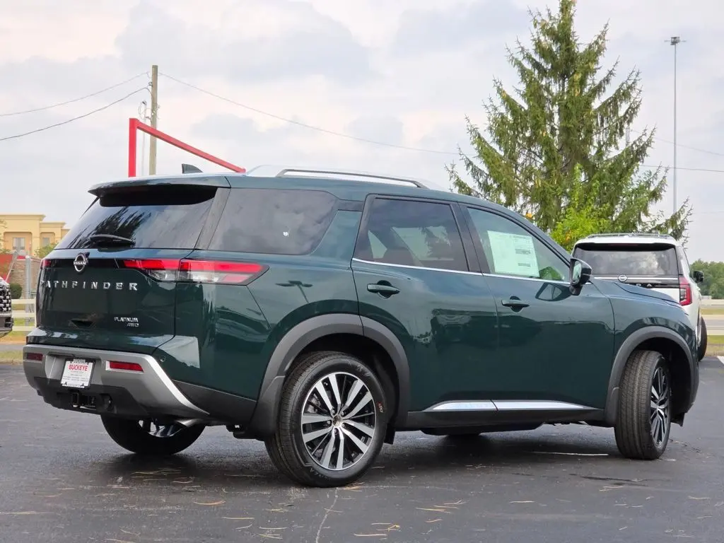 2025 Nissan Pathfinder Platinum photo 10