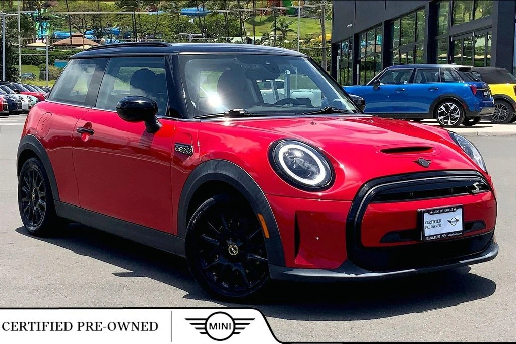 2023 MINI Hardtop Cooper SE's photo