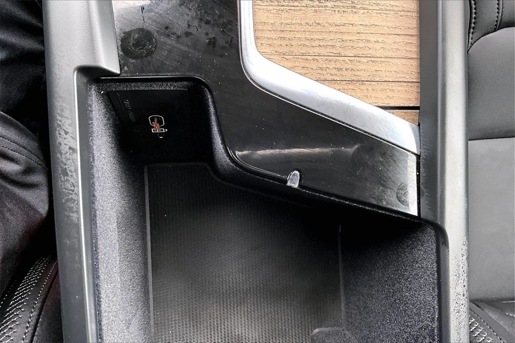 2026 Volvo - image 16