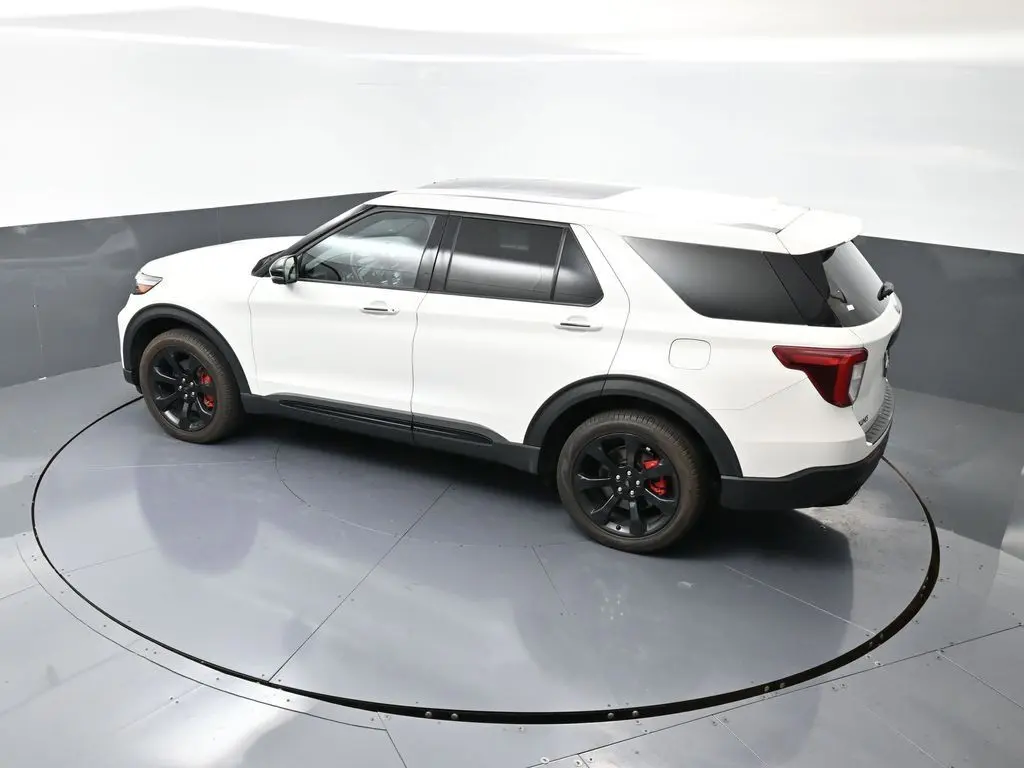 2021 Ford Explorer ST photo 32
