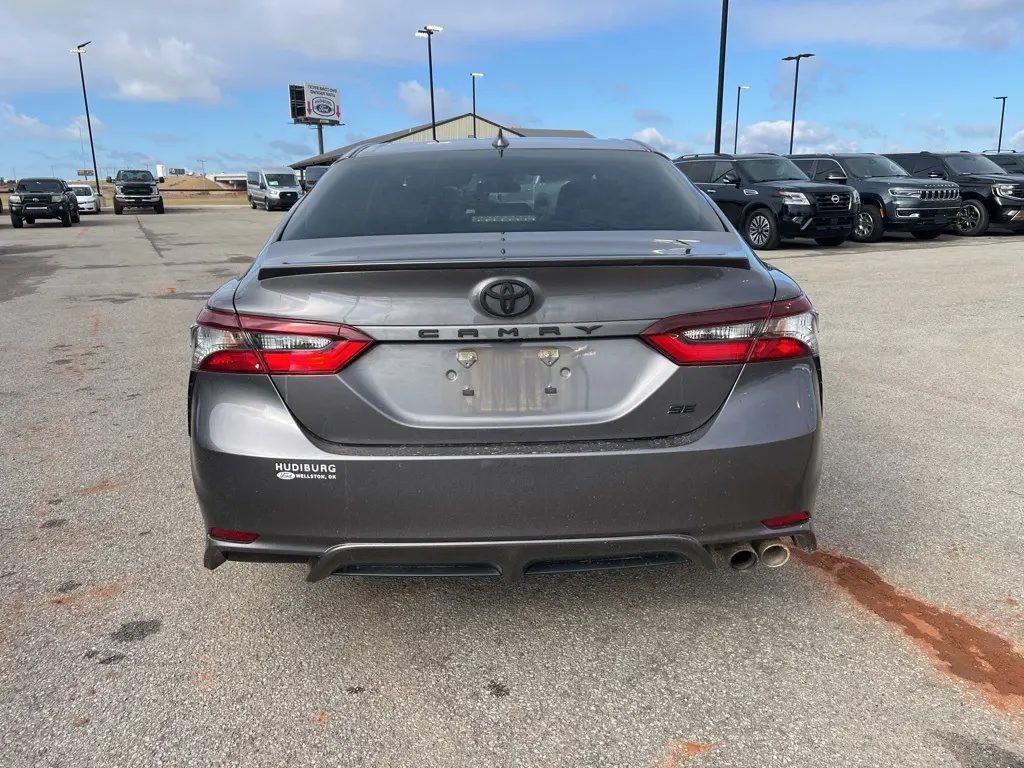 2022 Toyota Camry SE photo 4