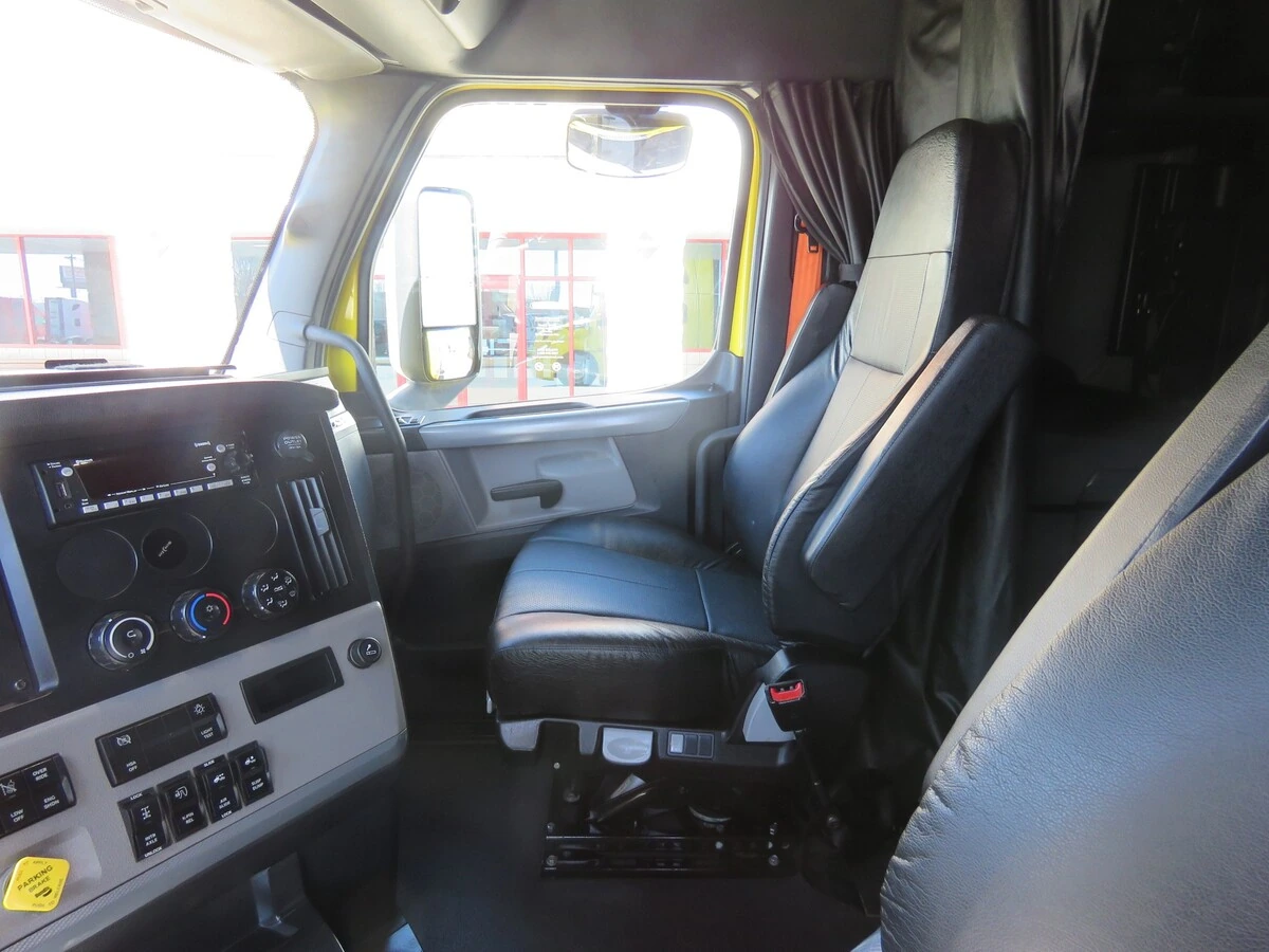 2022 Freightliner Cascadia - image 15