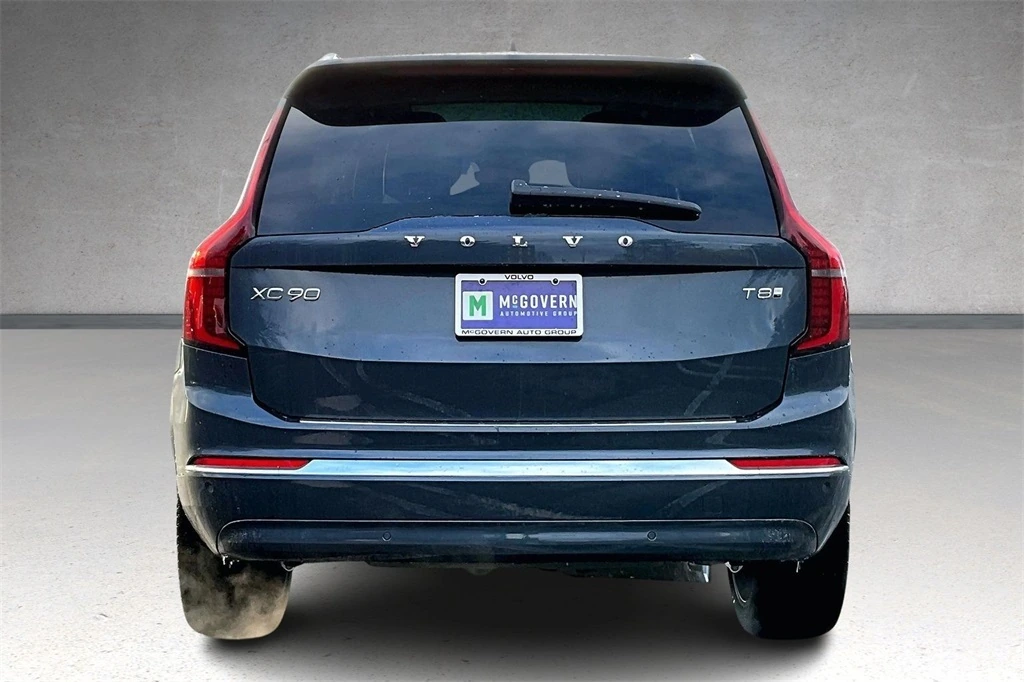 2026 Volvo - image 4