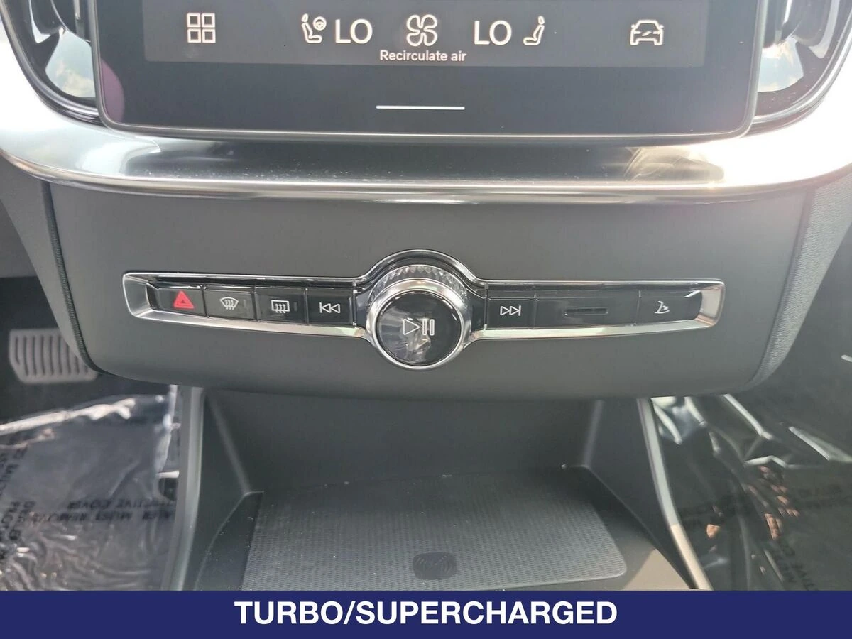 2026 Volvo XC90 Plus - Photo 23