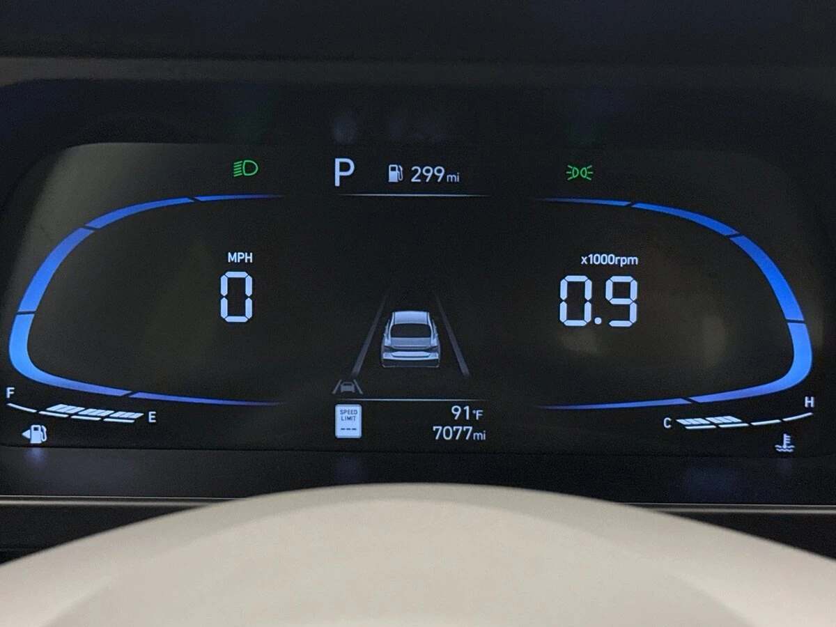 2025 Hyundai Elantra SEL - Photo 13