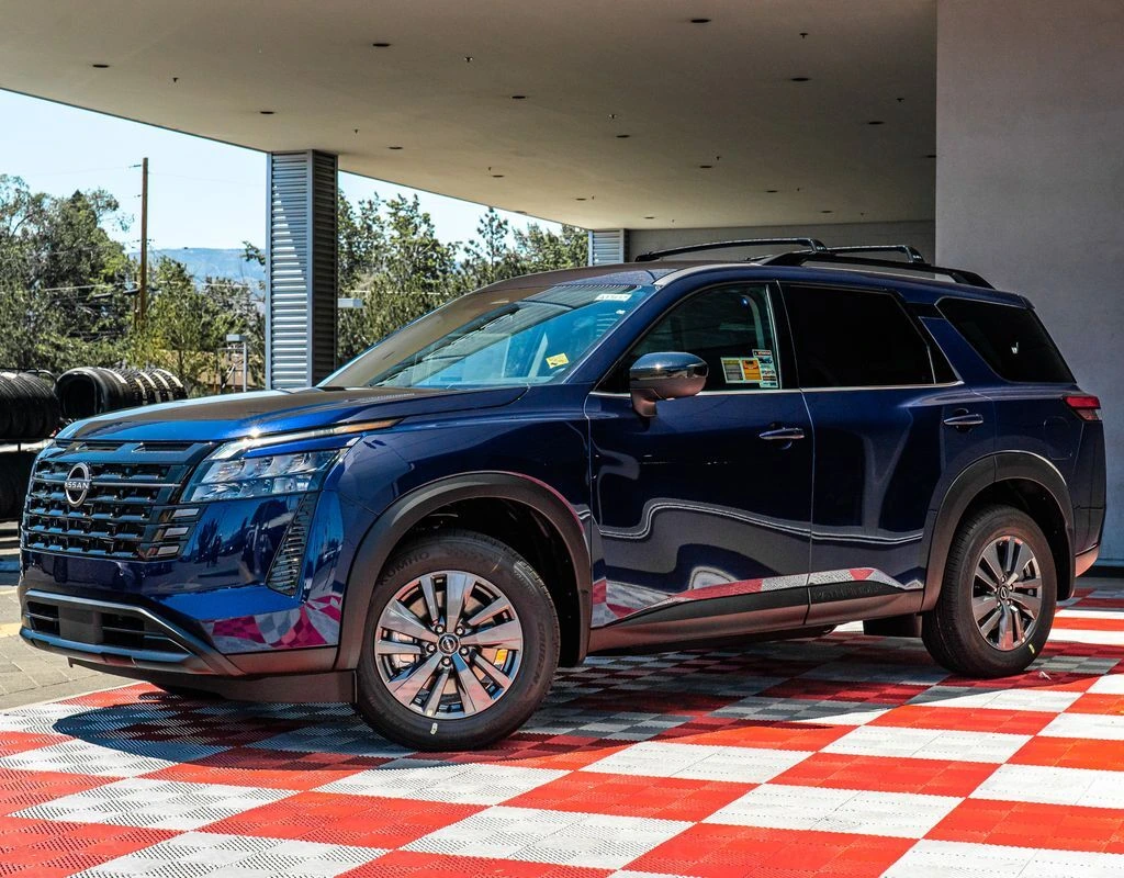 2026 Nissan Pathfinder SV 4WD's photo