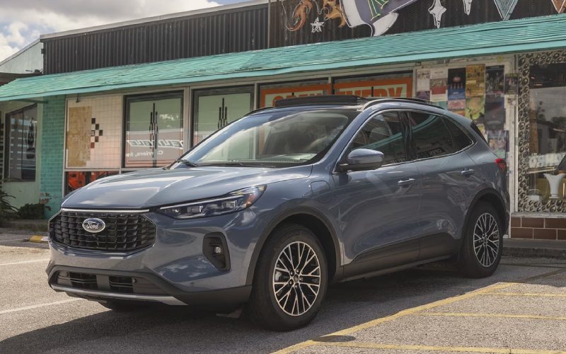 Why the 2025 Ford Escape ST-Line Select Fits Petoskey, MI Drivers’ Busy Weeks