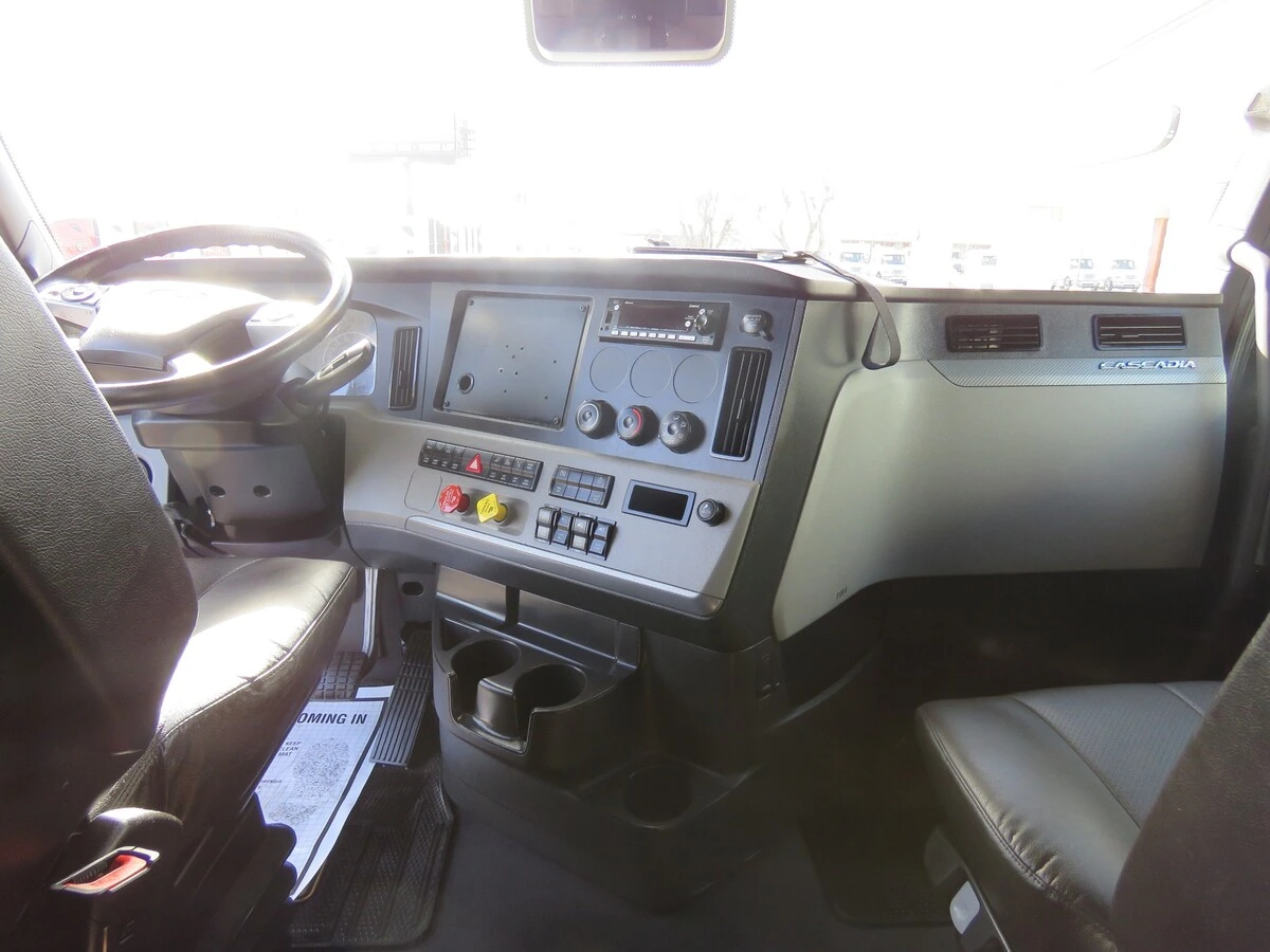 2022 Freightliner Cascadia - image 20