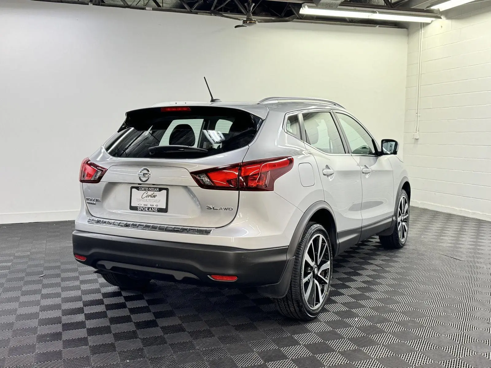 2017 Nissan Rogue Sport SL photo 2