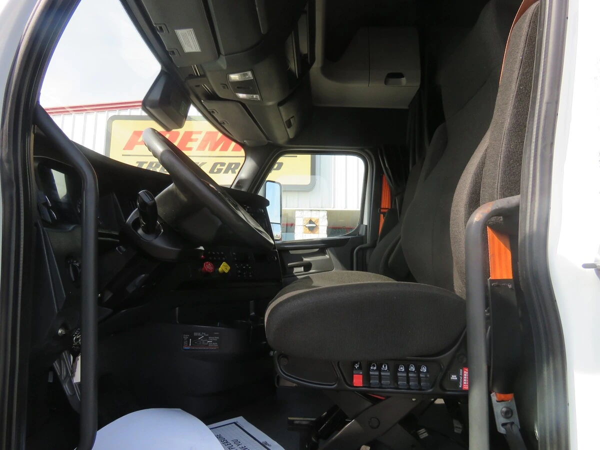 2023 Freightliner Cascadia - image 13