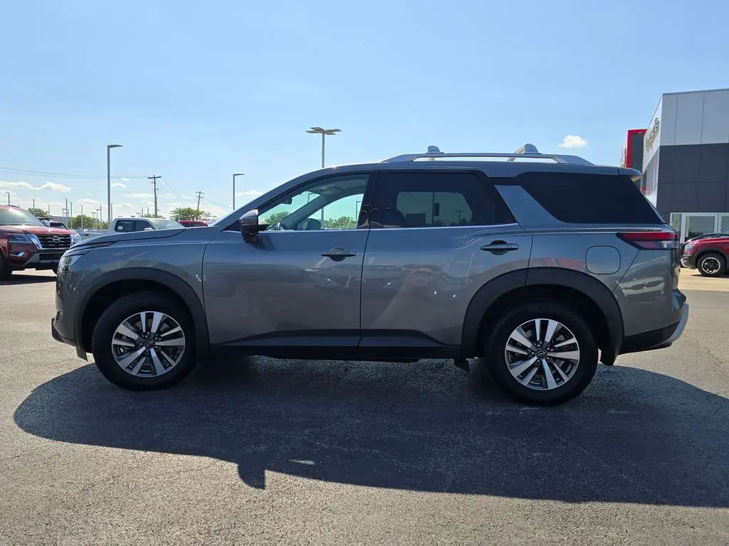 2024 Nissan Pathfinder SL photo 12