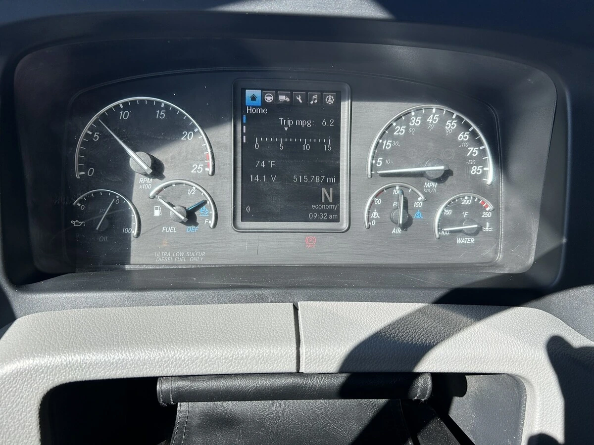 2022 Freightliner Cascadia - image 15