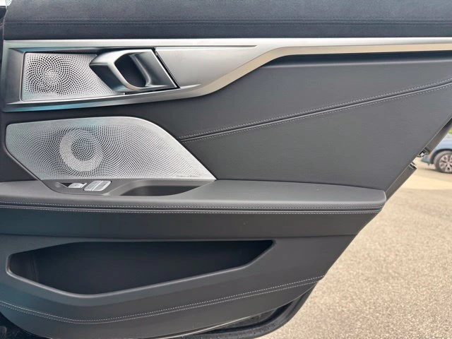 2026 BMW 8 Series M850i - Photo 28