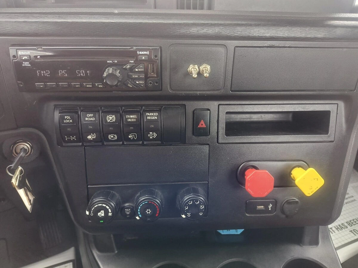 2020 International LT in Cameron, WI — photo 7