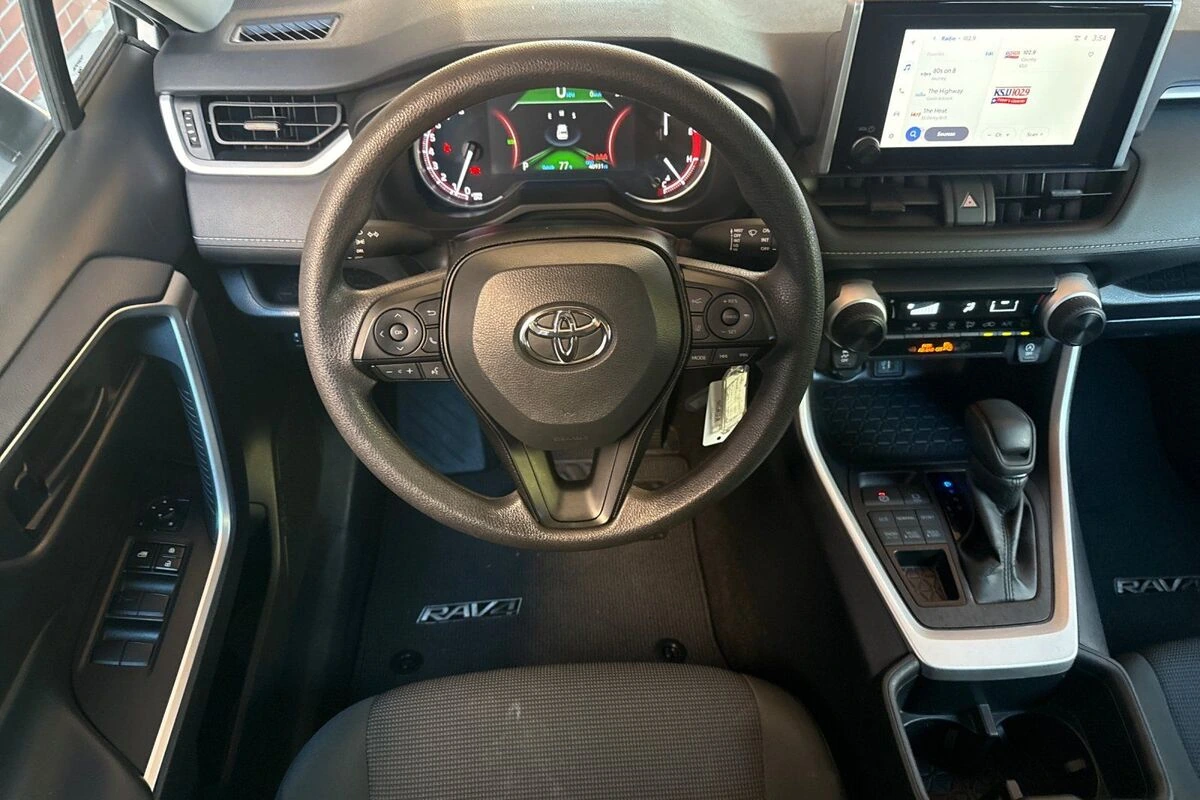 2025 Toyota RAV4 LE - Photo 14
