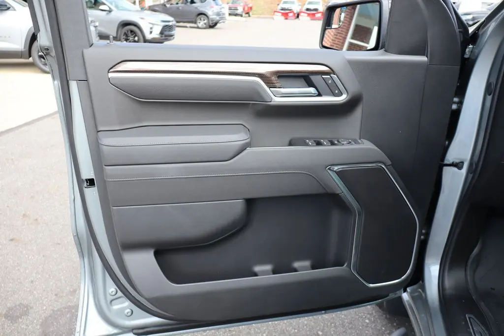 2026 Chevrolet Silverado 1500 RST photo 9