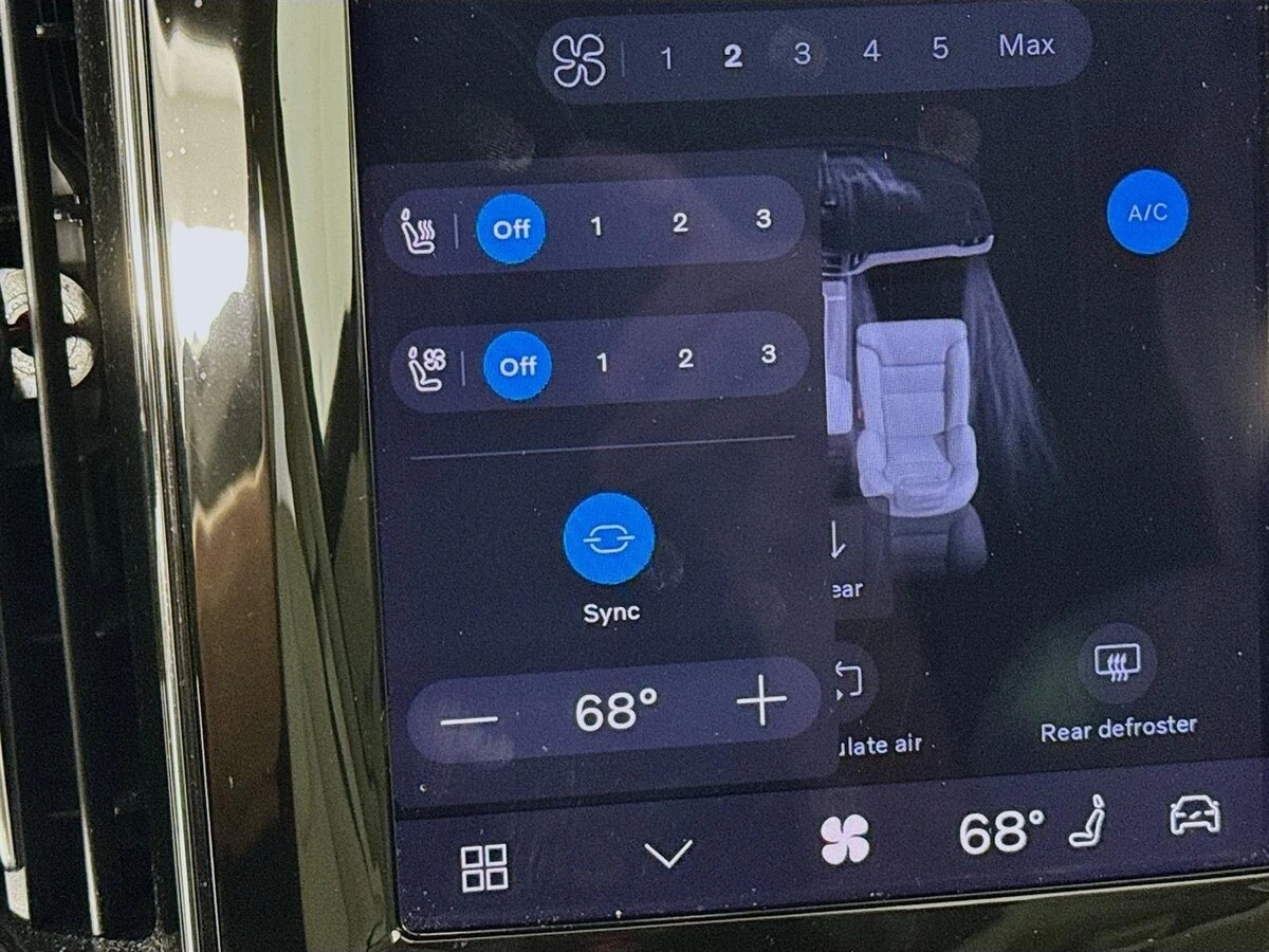 2023 Volvo - image 23