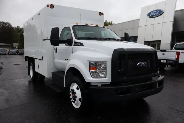 2026 Ford F-750 photo 2