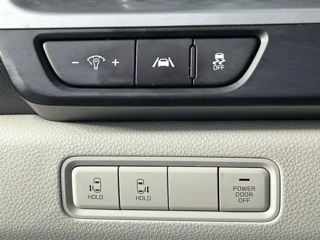 2022 Kia Carnival LXS photo 25