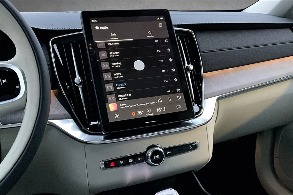 2026 Volvo - image 6