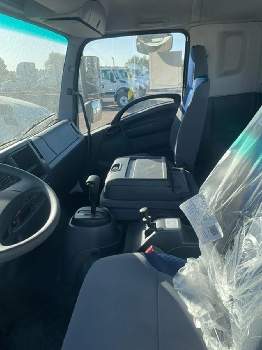 2025 Isuzu FTR — photo 4