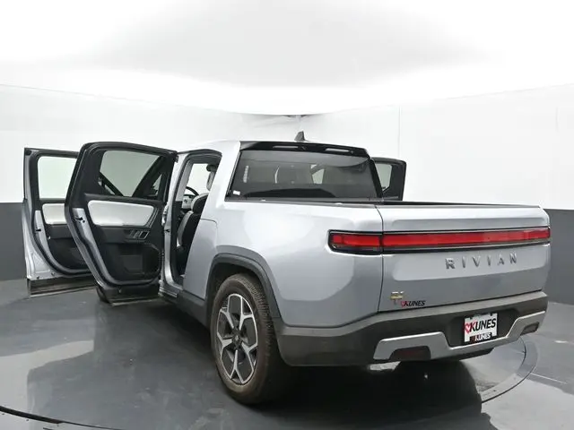 2022 Rivian R1T Adventure photo 42