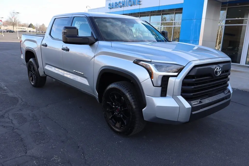 Used 2022 Toyota Tundra SR5 with VIN 5TFLA5DBXNX015588 for sale in Atwater, OH