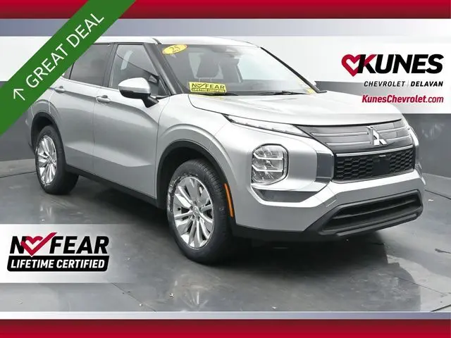 2025 Mitsubishi Outlander ES's photo