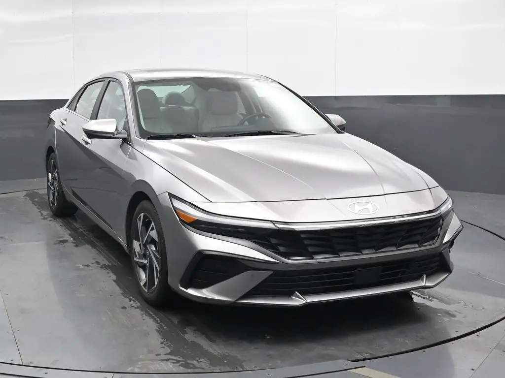 2024 Hyundai Elantra Limited photo 4