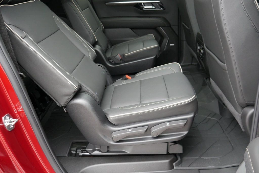 2026 Chevrolet Suburban Premier - Photo 24