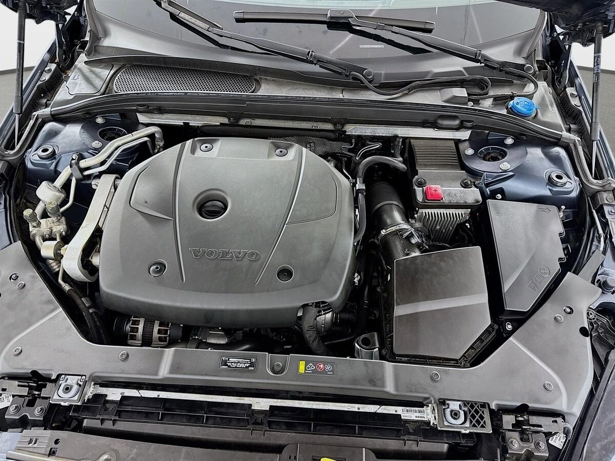 2021 Volvo - image 31