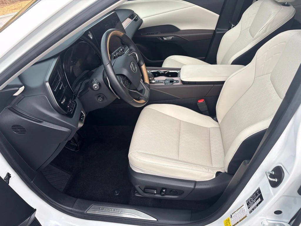2026 Lexus RX 350 - Photo 17
