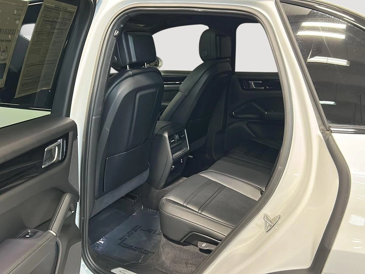 2023 Porsche Cayenne Base - Photo 23