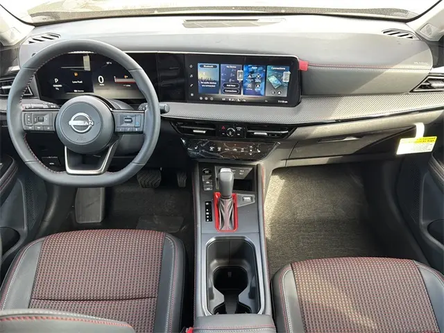 2026 Nissan Kicks SR photo 9