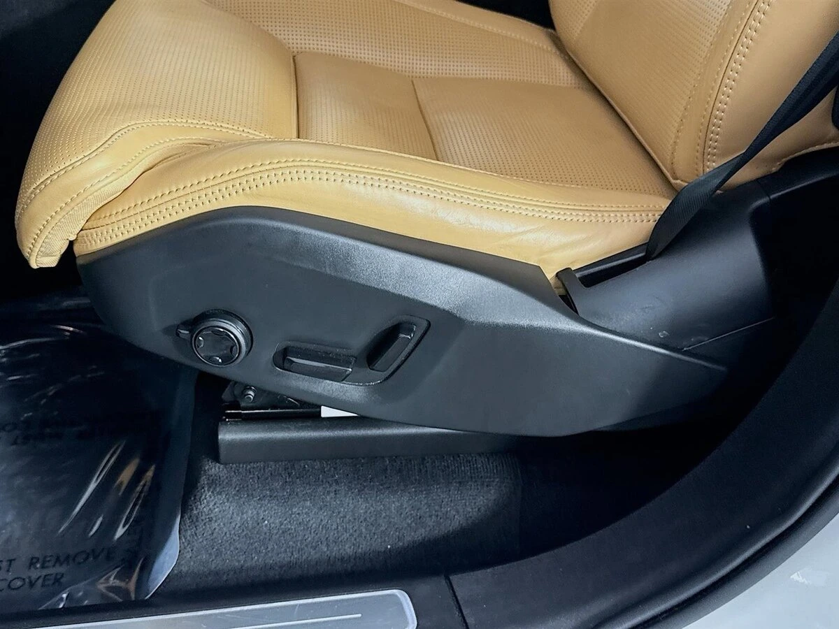 2022 Volvo - image 22