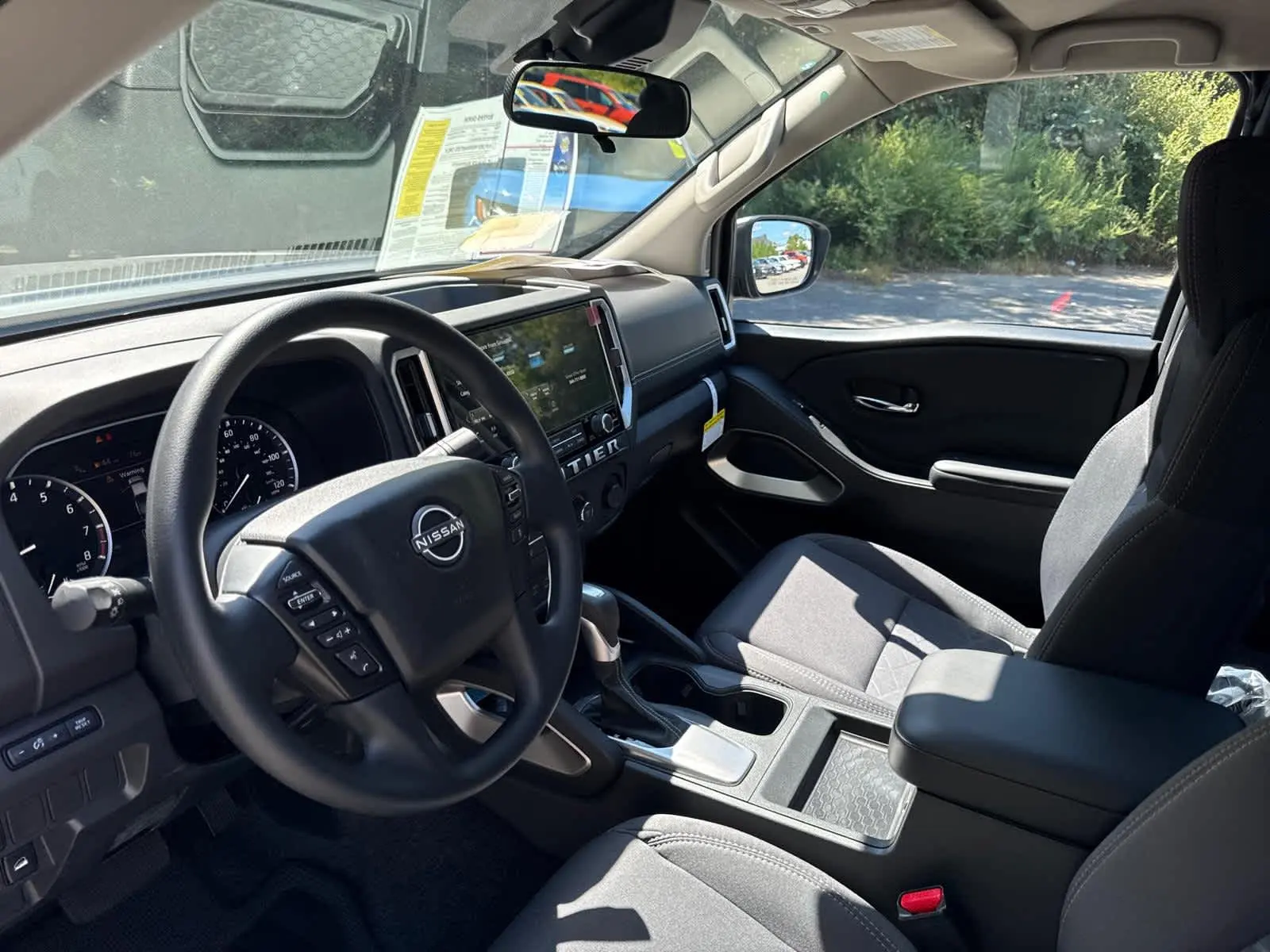 2025 Nissan Frontier SV photo 12