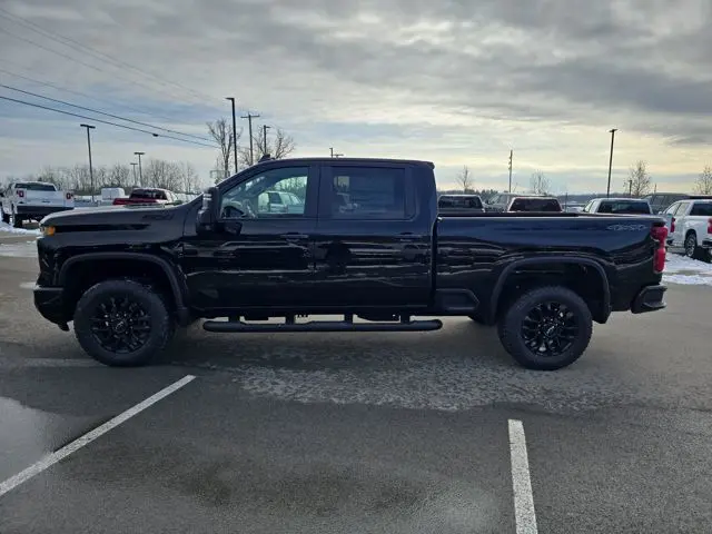 2026 Chevrolet Silverado 2500HD Custom photo 2