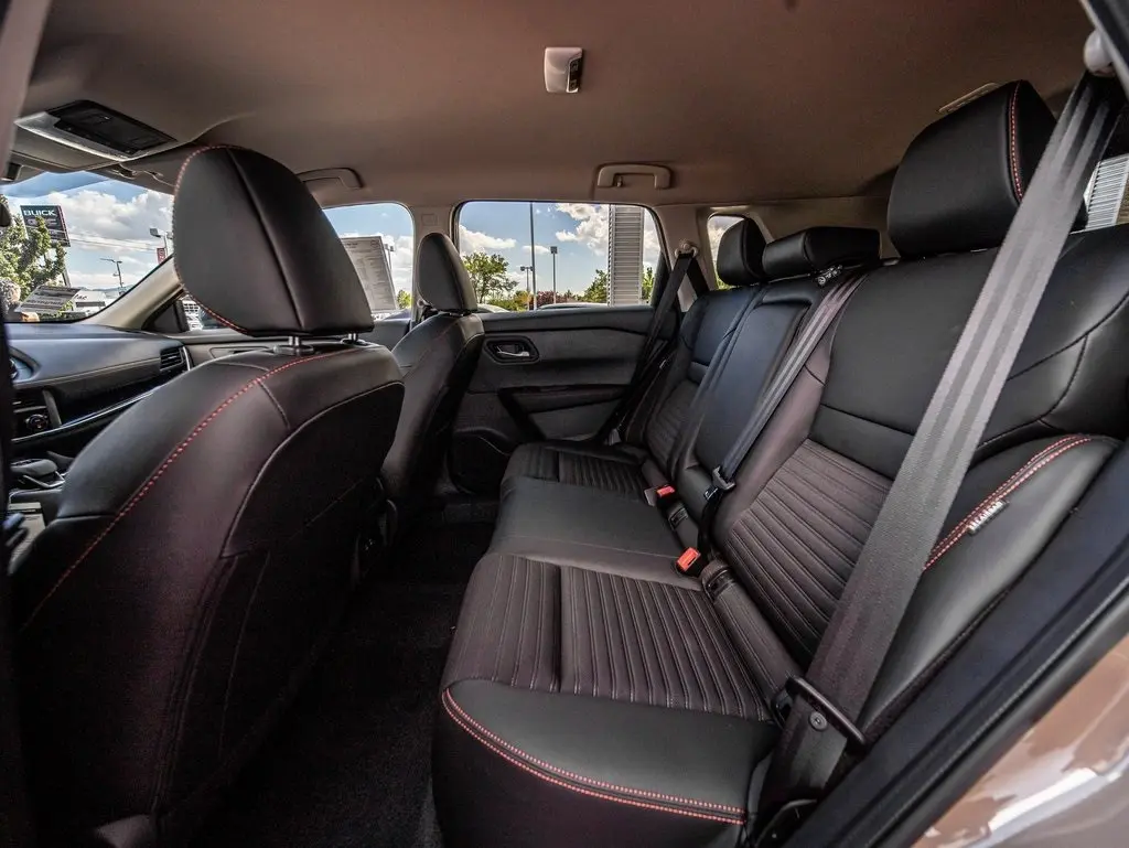 2026 Nissan Rogue SV photo 8