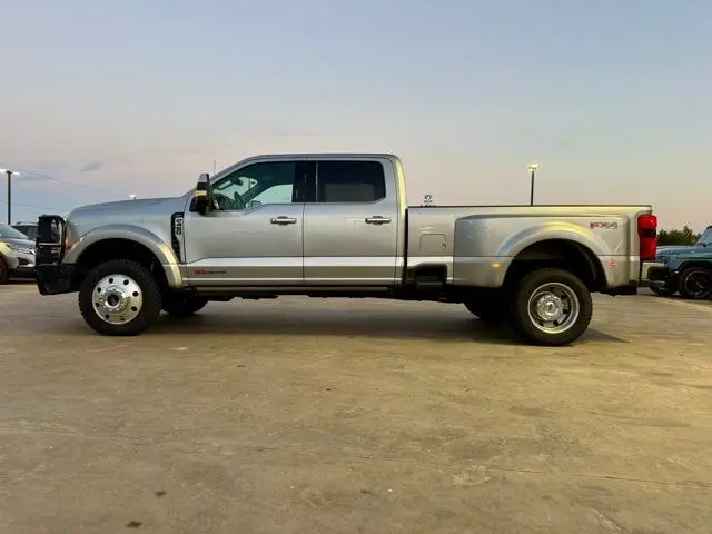 2023 Ford F-450 photo 4