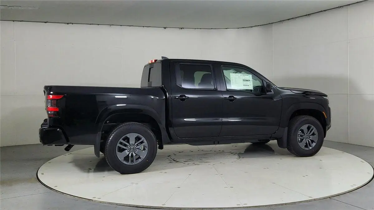 2026 Nissan Frontier SV photo 3