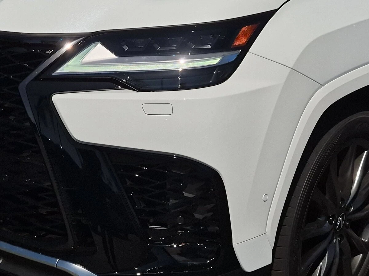 2026 Lexus LX 700h F-Sport - Photo 10