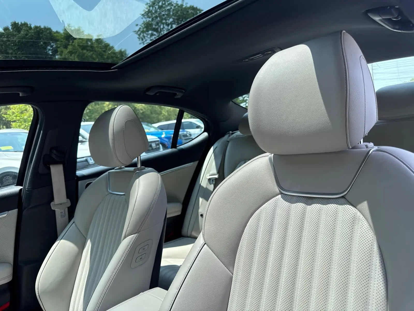 2022 Genesis G70 2.0T photo 15
