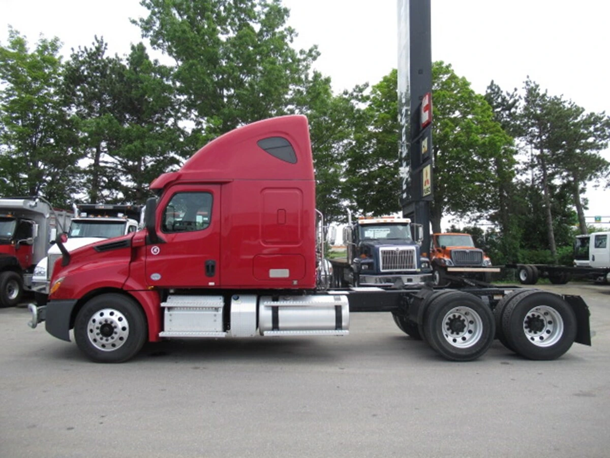 2020 Freightliner Cascadia - image 7