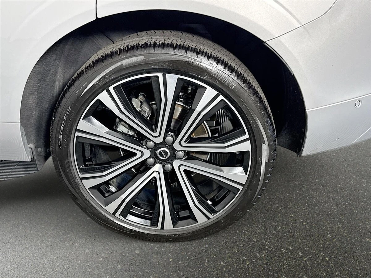 2023 Volvo - image 33