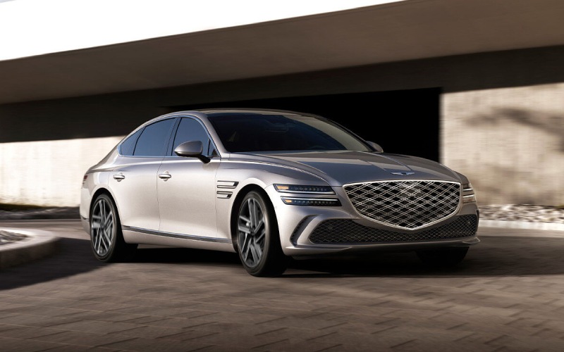 What Does the 27-Inch OLED Display Add to the 2026 Genesis G80 for Drivers near Andover, KS?