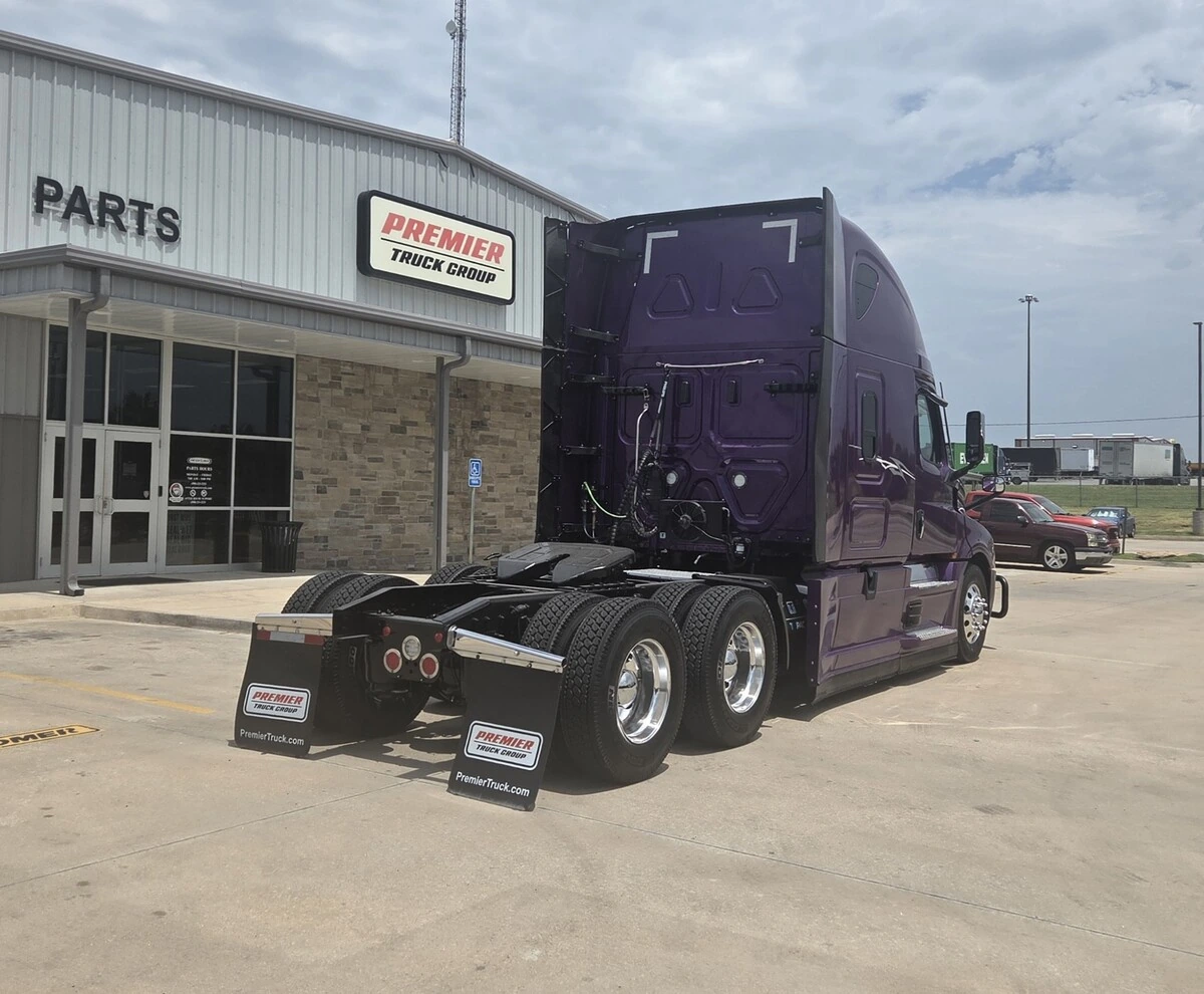 2025 Freightliner Cascadia — photo 5